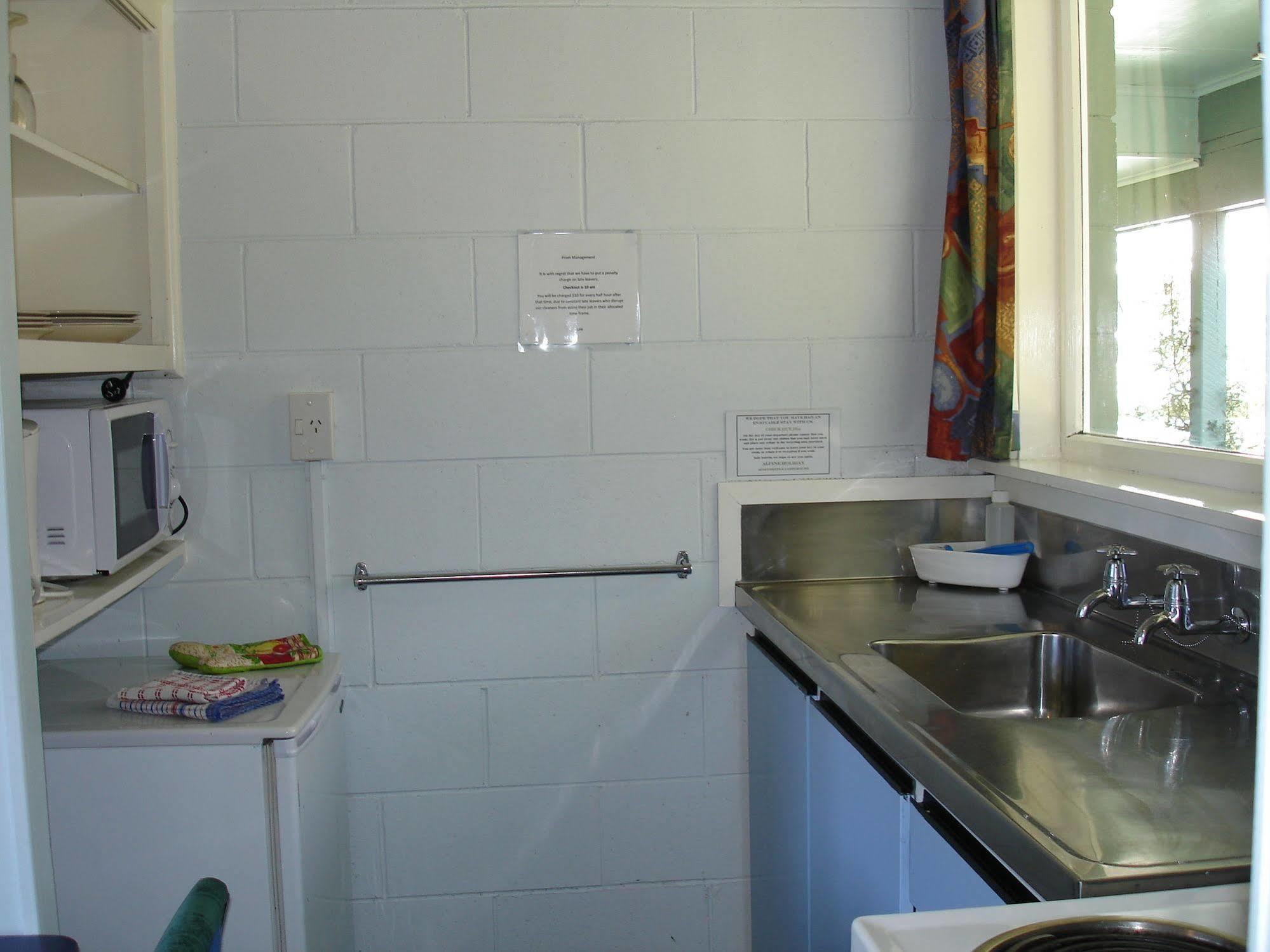 Alpine Holiday Apartments & Campground Hanmer Springs Bagian luar foto