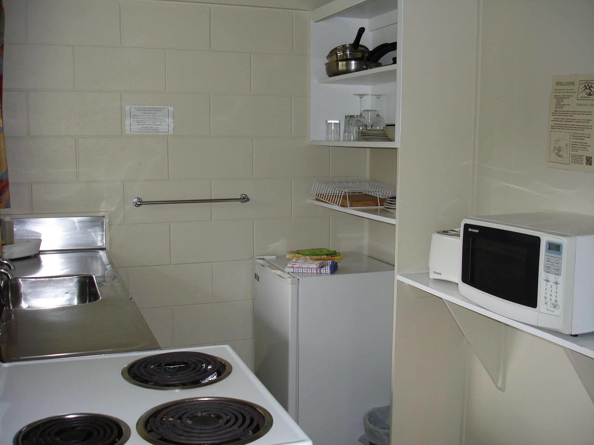 Alpine Holiday Apartments & Campground Hanmer Springs Bagian luar foto
