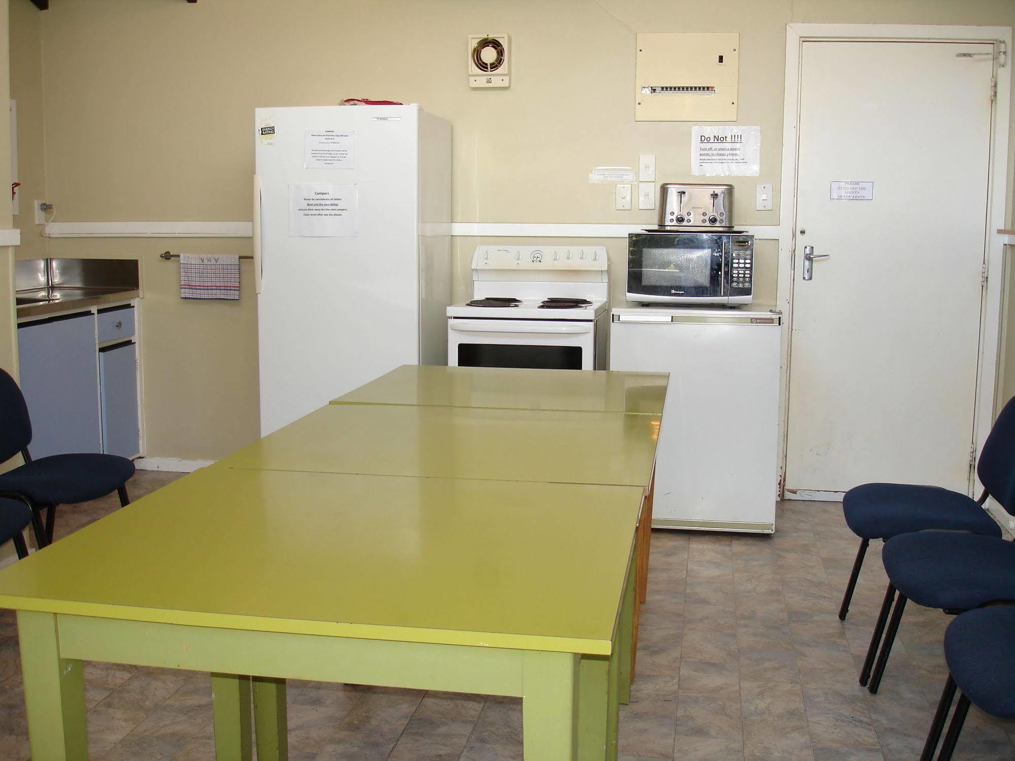 Alpine Holiday Apartments & Campground Hanmer Springs Bagian luar foto