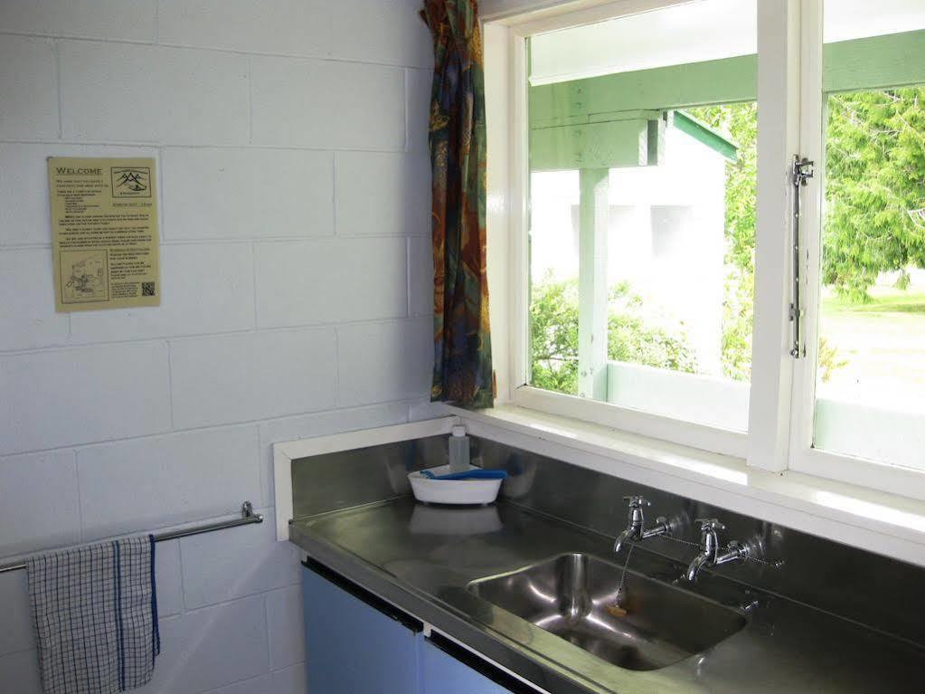 Alpine Holiday Apartments & Campground Hanmer Springs Bagian luar foto